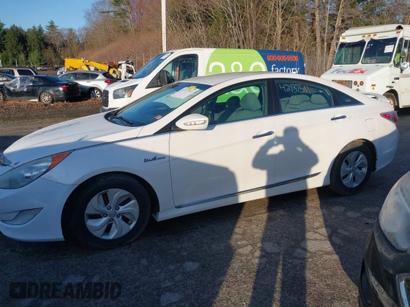 2013 Hyundai Sonata Hybrid with VIN KMHEC4A45DA065198, listed as a IAAI auction lot 42137511 with 219,500 mi miles. Bid and sale history available at carsss.com. Image 12.