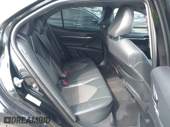 2018 Toyota Camry LE z VIN 4T1B11HK2JU002873, wystawiony jako IAAI lot #41637537 z przebiegiem 136 950 mil mil oraz . Historia ofert i sprzedaży dostępna na DreamBid. Obrazek 8.