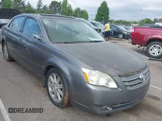 2006 Toyota Avalon XL with VIN 4T1BK36B86U093201, listed as a IAAI auction lot 42155033 with 264,958 mi miles. Bid and sale history available at carsss.com. Image 1.