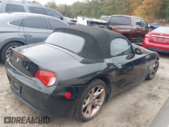 2008 BMW Z4 3.0i z VIN 4USBU33518LW76029, wystawiony jako IAAI lot #40755962 z przebiegiem 112 963 mil mil oraz . Historia ofert i sprzedaży dostępna na DreamBid. Obrazek 4.