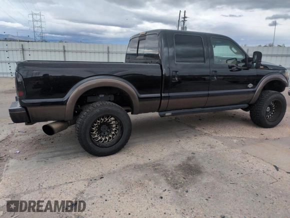 2015 Ford F-250 Lariat z VIN 1FT7W2BTXFEC34304, wystawiony jako Copart lot #55057775 z przebiegiem 128 368 mil mil oraz Szkoda całkowita • Salvage title. Historia ofert i sprzedaży dostępna na DreamBid. Obrazek 3.