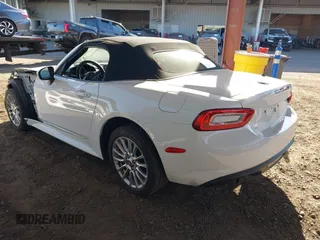 2018 FIAT 124 Spider Abarth z VIN JC1NFAEK9J0137571, wystawiony jako IAAI lot #42333604 z przebiegiem 31 532 mil mil oraz . Historia ofert i sprzedaży dostępna na DreamBid. Obrazek 3.