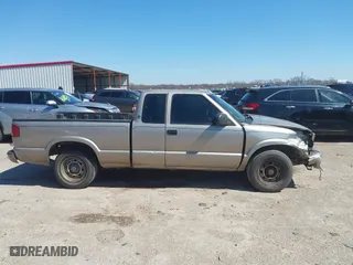 2001 GMC Sonoma SLS w/1SG Pkg with VIN 1GTCS19W218143006, listed as a IAAI auction lot 41754688 with 159,375 mi miles. Bid and sale history available at carsss.com. Image 13.