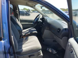 2007 Dodge Caravan SE with VIN 1D4GP25R17B172715, listed as a IAAI auction lot 42147718 with Not Provided miles and . Bid and sale history available at carsss.com. Image 5.