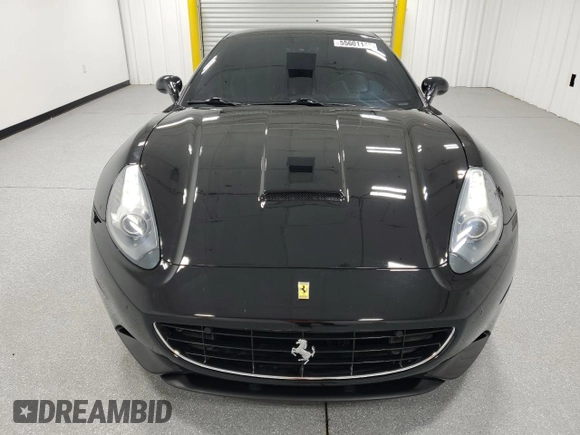 2010 Ferrari California z VIN ZFF65LJA9A0172003, wystawiony jako Copart lot #55601145 z przebiegiem 11 247 mil mil oraz Tytuł czysty. Historia ofert i sprzedaży dostępna na DreamBid. Obrazek 5.