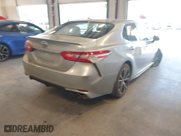 2020 Toyota Camry SE z VIN 4T1G11AK5LU350329, wystawiony jako IAAI lot #41617963 z przebiegiem 75 980 mil mil oraz . Historia ofert i sprzedaży dostępna na DreamBid. Obrazek 4.