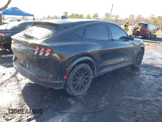 2023 Ford Mustang Mach-E GT z VIN 3FMTK4SX5PMA24192, wystawiony jako IAAI lot #41431780 z przebiegiem 10 394 mil mil oraz . Historia ofert i sprzedaży dostępna na DreamBid. Obrazek 4.