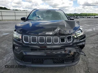 2022 Jeep Compass Latitude z VIN 3C4NJCBBXNT192492, wystawiony jako Copart lot #57164695 z przebiegiem 29 628 mil mil oraz Szkoda całkowita • Salvage title. Historia ofert i sprzedaży dostępna na DreamBid. Obrazek 5.