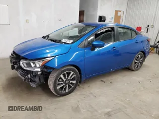 2022 Nissan Versa SV z VIN 3N1CN8EVXNL859000, wystawiony jako Copart lot #48564045 z przebiegiem 6 403 mil mil oraz Czysty tytuł • Clean title. Historia ofert i sprzedaży dostępna na DreamBid. Obrazek 1.