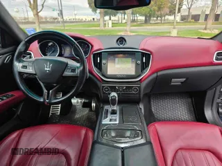 2014 Maserati Ghibli S Q4 z VIN ZAM57RTA7E1089301, wystawiony jako Copart lot #54070585 z przebiegiem 59 787 mil mil oraz Szkoda całkowita • Salvage title. Historia ofert i sprzedaży dostępna na DreamBid. Obrazek 9.