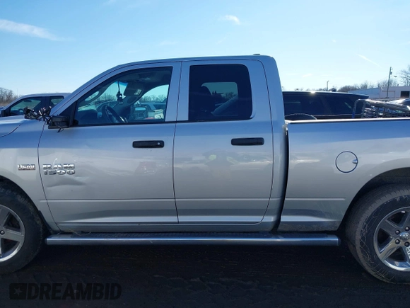 2016 Ram 1500 Express z VIN 1C6RR7FTXGS188572, wystawiony jako IAAI lot #41699775 z przebiegiem 156 990 mil mil oraz . Historia ofert i sprzedaży dostępna na DreamBid. Obrazek 14.