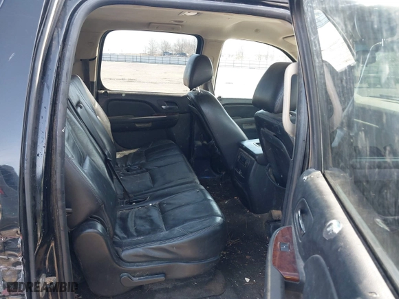 2010 Chevrolet Suburban LT with VIN 1GNUKJE35AR147956, listed as a IAAI auction lot 41722353 with 277,153 mi miles. Bid and sale history available at carsss.com. Image 8.