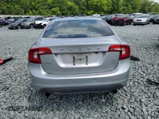 2012 Volvo S60 T6 z VIN YV1902FH8C2052544, wystawiony jako Copart lot #56853395 z przebiegiem 159 646 mil mil oraz Szkody całkowita. Historia ofert i sprzedaży dostępna na DreamBid. Obrazek 6.
