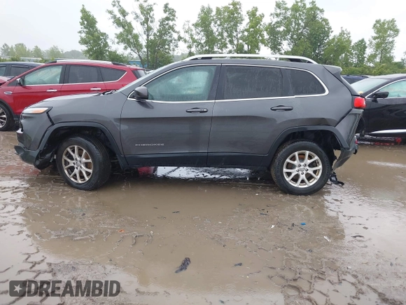2016 Jeep Cherokee Latitude z VIN 1C4PJMCS3GW242644, wystawiony jako IAAI lot #42491524 z przebiegiem 77 784 mil mil oraz . Historia ofert i sprzedaży dostępna na DreamBid. Obrazek 13.