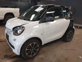 2016 Smart fortwo Passion z VIN WMEFJ5DA9GK061774, wystawiony jako IAAI lot #42005599 z przebiegiem 44 323 mil mil oraz . Historia ofert i sprzedaży dostępna na DreamBid. Obrazek 2.