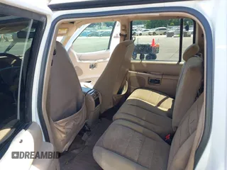 2000 Ford Explorer XLT z VIN 1FMZU63E3YUB34927, wystawiony jako IAAI lot #42208468 z przebiegiem 230 508 mil mil oraz . Historia ofert i sprzedaży dostępna na DreamBid. Obrazek 8.