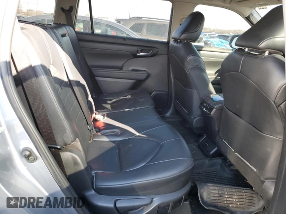 2023 Toyota Highlander L z VIN 5TDKDRAH5PS518845, wystawiony jako Copart lot #42203195 z przebiegiem 31 134 mil mil oraz Szkoda całkowita • Salvage title. Historia ofert i sprzedaży dostępna na DreamBid. Obrazek 11.
