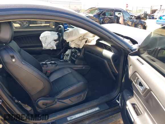 2021 Ford Mustang GT z VIN 1FA6P8CFXM5156002, wystawiony jako IAAI lot #42009222 z przebiegiem 65 939 mil mil oraz . Historia ofert i sprzedaży dostępna na DreamBid. Obrazek 5.