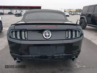 2014 Ford Mustang V6 z VIN 1ZVBP8EM2E5330955, wystawiony jako IAAI lot #41567236 z przebiegiem 17 365 mil mil oraz . Historia ofert i sprzedaży dostępna na DreamBid. Obrazek 16.