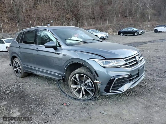 2024 Volkswagen Tiguan SEL R-Line with VIN 3VV4B7AX9RM160230, listed as a Copart auction lot 41581845 with 295 mi miles and Salvage Title. Bid and sale history available at carsss.com. Image 13.