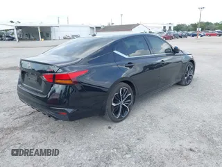 2024 Nissan Altima SR z VIN 1N4BL4CV3RN311894, wystawiony jako IAAI lot #42127560 z przebiegiem 32 703 mil mil oraz . Historia ofert i sprzedaży dostępna na DreamBid. Obrazek 4.