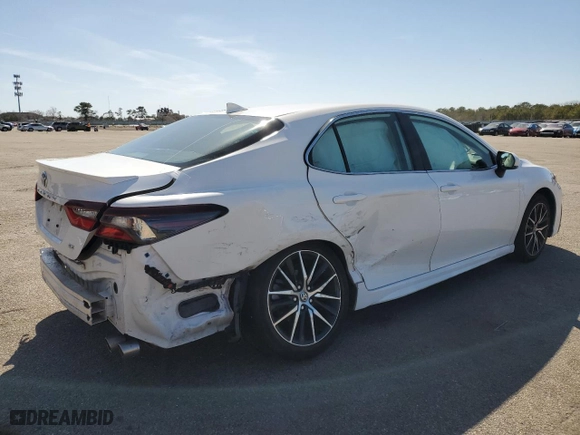 2022 Toyota Camry SE with VIN 4T1G11AK0NU685971, listed as a Copart auction lot 49299465 with 64,965 mi miles and Salvage Title. Bid and sale history available at carsss.com. Image 3.
