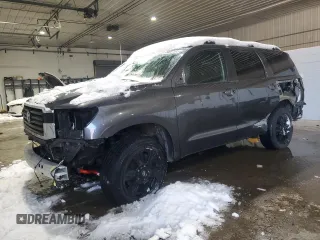 2018 Toyota Sequoia SR5 with VIN 5TDBY5G16JS157043, listed as a Copart auction lot 44807395 with 109,526 mi miles and Salvage Title. Bid and sale history available at carsss.com. Image 1.