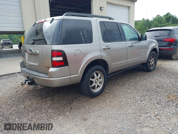 2008 Ford Explorer XLT z VIN 1FMEU73E88UA03948, wystawiony jako IAAI lot #42431950 z przebiegiem 210 050 mil mil oraz . Historia ofert i sprzedaży dostępna na DreamBid. Obrazek 4.