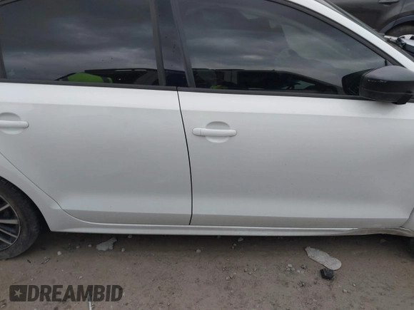 2015 Volkswagen Jetta SE with VIN 3VWD17AJ1FM421694, listed as a IAAI auction lot 41841114 with 97,888 mi miles and . Bid and sale history available at DreamBid. Image 14.