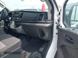 2022 Ford Transit z VIN 1FTYE1C84NKA19903, wystawiony jako IAAI lot #41757403 z przebiegiem 132 991 mil mil oraz . Historia ofert i sprzedaży dostępna na DreamBid. Obrazek 5.