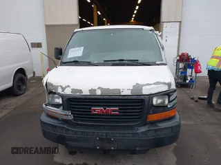 2008 GMC Savana Cargo Van with VIN 1GTGG25CX81235617, listed as a IAAI auction lot 41353274 with 209,888 mi miles. Bid and sale history available at carsss.com. Image 13.