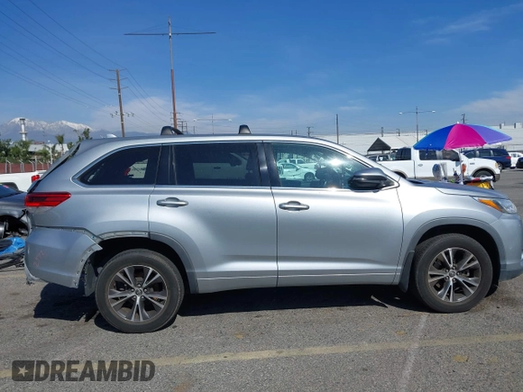 2018 Toyota Highlander LE z VIN 5TDBZRFH2JS838268, wystawiony jako IAAI lot #41540323 z przebiegiem 151 773 mil mil oraz . Historia ofert i sprzedaży dostępna na DreamBid. Obrazek 18.