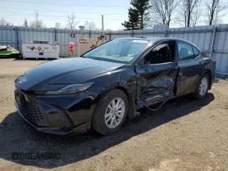 2025 Toyota Camry LE z VIN 4T1DAACK5SU517822, wystawiony jako Copart lot #55895755 z przebiegiem Nie podano mil oraz Szkoda całkowita • Salvage title. Historia ofert i sprzedaży dostępna na DreamBid. Obrazek 1.