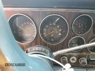 1977 Ford Thunderbird z VIN 7G87S303225, wystawiony jako Copart lot #74216404 z przebiegiem 48 305 mil mil oraz Szkody całkowita. Historia ofert i sprzedaży dostępna na DreamBid. Obrazek 9.