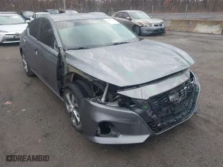 2019 Nissan Altima 2.5 S with VIN 1N4BL4BV6KC147544, listed as a IAAI auction lot 40912854 with 137,729 mi miles. Bid and sale history available at carsss.com. Image 1.