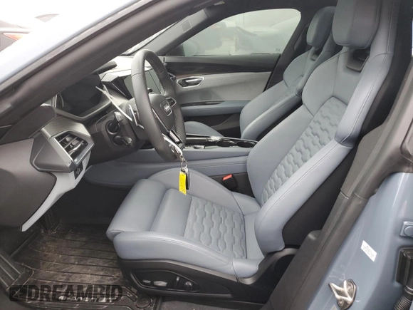 2022 Audi e-tron GT Prestige z VIN WAUEJBFW2N7006629, wystawiony jako Copart lot #45069554 z przebiegiem 8 341 mil mil oraz . Historia ofert i sprzedaży dostępna na DreamBid. Obrazek 7.