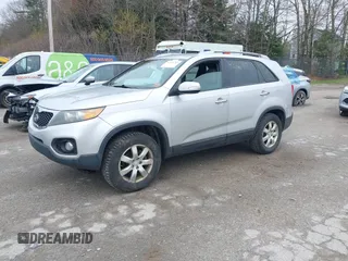 2011 Kia Sorento LX with VIN 5XYKT4A18BG099601, listed as a IAAI auction lot 42156787 with 165,397 mi miles. Bid and sale history available at carsss.com. Image 2.