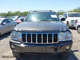 2005 Jeep Grand Cherokee Limited with VIN 1J8HR58255C575317, listed as a IAAI auction lot 42021565 with 205,257 mi miles. Bid and sale history available at carsss.com. Image 6.