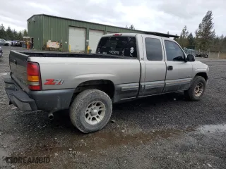 2000 Chevrolet Silverado 1500 LT with VIN 1GCEK19T0YE215802, listed as a Copart auction lot 45999925 with 247,187 mi miles and Salvage Title. Bid and sale history available at carsss.com. Image 3.