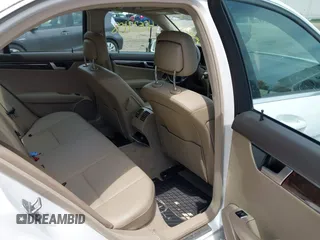 2013 Mercedes-Benz C 300 Sport с VIN WDDGF8AB1DA793939, выставлен на аукционе IAAI как лот 42537158 с пробегом 211 600 миль миль и . История ставок и продаж доступна на DreamBid. Изображение 8.