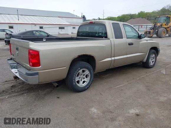 2005 Dodge Dakota SLT with VIN 1D7HE42K75S176815, listed as a IAAI auction lot 42160096 with 121,671 mi miles and . Bid and sale history available at carsss.com. Image 4.