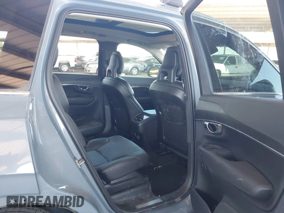2020 Volvo XC90 Momentum with VIN YV4A221K3L1573125, listed as a IAAI auction lot 41998542 with 65,446 mi miles and . Bid and sale history available at DreamBid. Image 8.
