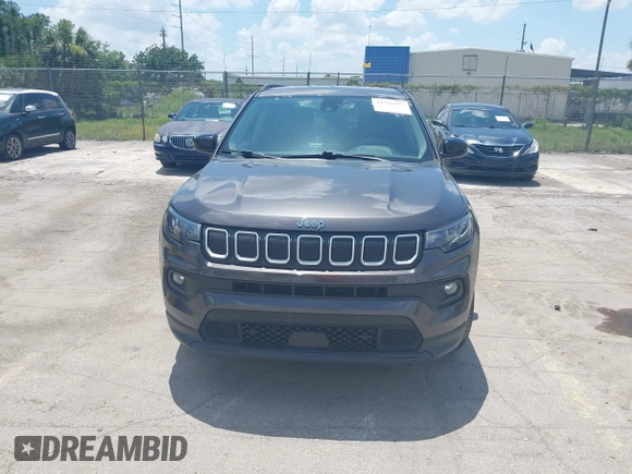 2022 Jeep Compass Latitude with VIN 3C4NJCBB4NT137245, listed as a IAAI auction lot 42356177 with 95,577 mi miles and . Bid and sale history available at DreamBid. Image 6.