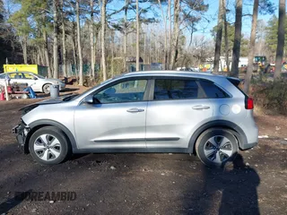 2018 Kia Niro LX with VIN KNDCB3LC1J5114060, listed as a IAAI auction lot 41326850 with 106,330 mi miles. Bid and sale history available at carsss.com. Image 15.