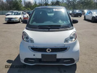 2015 Smart fortwo Passion z VIN WMEEJ3BA4FK816301, wystawiony jako Copart lot #65140935 z przebiegiem 83 465 mil mil oraz Czysty tytuł • Clean title. Historia ofert i sprzedaży dostępna na DreamBid. Obrazek 5.