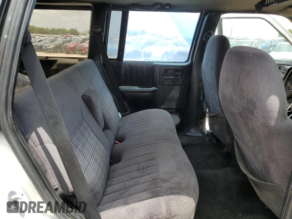 1994 GMC Jimmy Diamond Edition Luxury z VIN 1GKDT13W5R2503916, wystawiony jako Copart lot #54717215 z przebiegiem 99 991 mil mil oraz Szkoda całkowita • Salvage title. Historia ofert i sprzedaży dostępna na DreamBid. Obrazek 11.