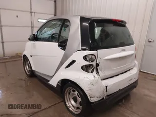 2015 Smart fortwo Passion z VIN WMEEJ3BA2FK790569, wystawiony jako IAAI lot #41598759 z przebiegiem 78 307 mil mil oraz . Historia ofert i sprzedaży dostępna na DreamBid. Obrazek 3.