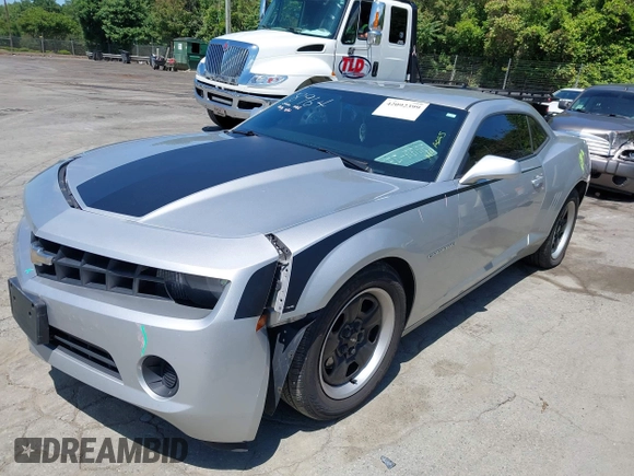 2013 Chevrolet Camaro LS z VIN 2G1FA1E37D9113674, wystawiony jako IAAI lot #42092399 z przebiegiem 138 908 mil mil oraz . Historia ofert i sprzedaży dostępna na DreamBid. Obrazek 17.