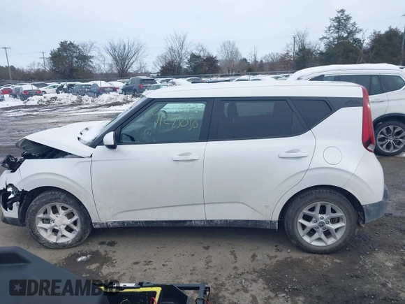 2020 Kia Soul LX with VIN KNDJ23AU5L7054438, listed as a IAAI auction lot 41295050 with 138,549 mi miles. Bid and sale history available at carsss.com. Image 14.