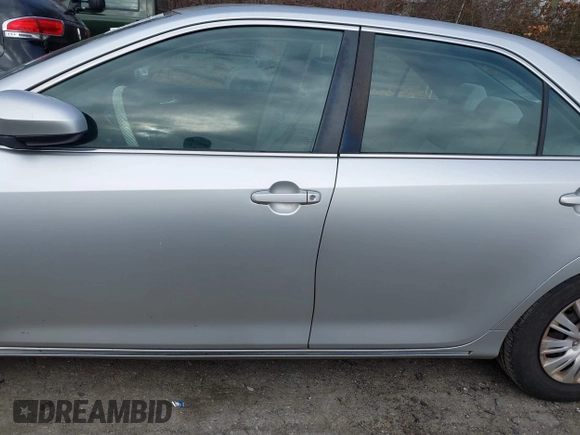 2012 Toyota Camry L with VIN 4T1BF1FK8CU071560, listed as a IAAI auction lot 38211313 with 123,274 mi miles. Bid and sale history available at carsss.com. Image 14.